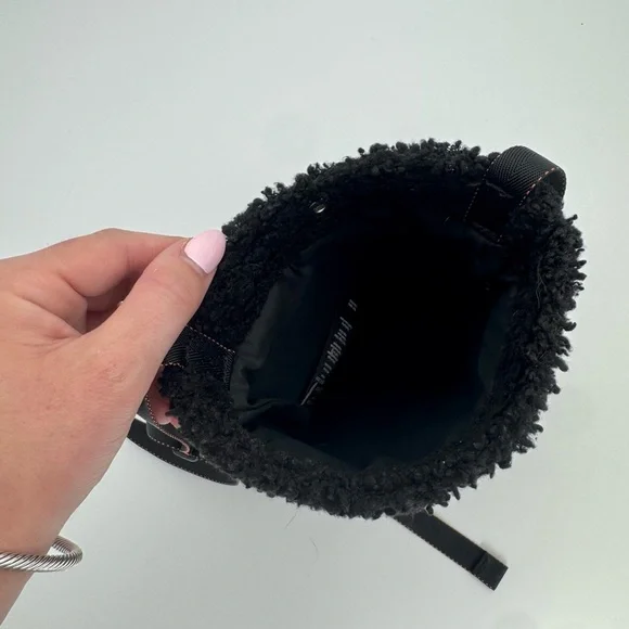 Rag & Bone Addison Fleece crossbody bag black - Picture 4 of 6